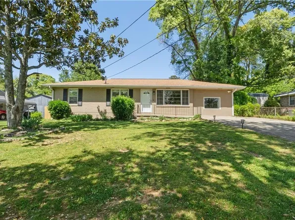 2600 Farn Dr, Ellenwood, GA 30294