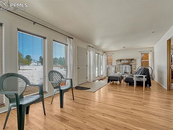 5th image of 866 Aspen Village Rd