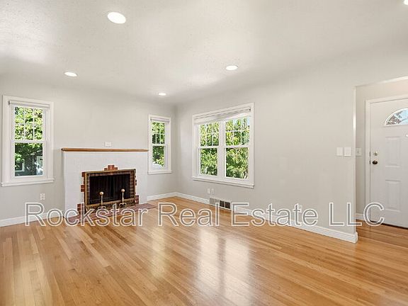 3rd image of 3027 W Cleveland Ave