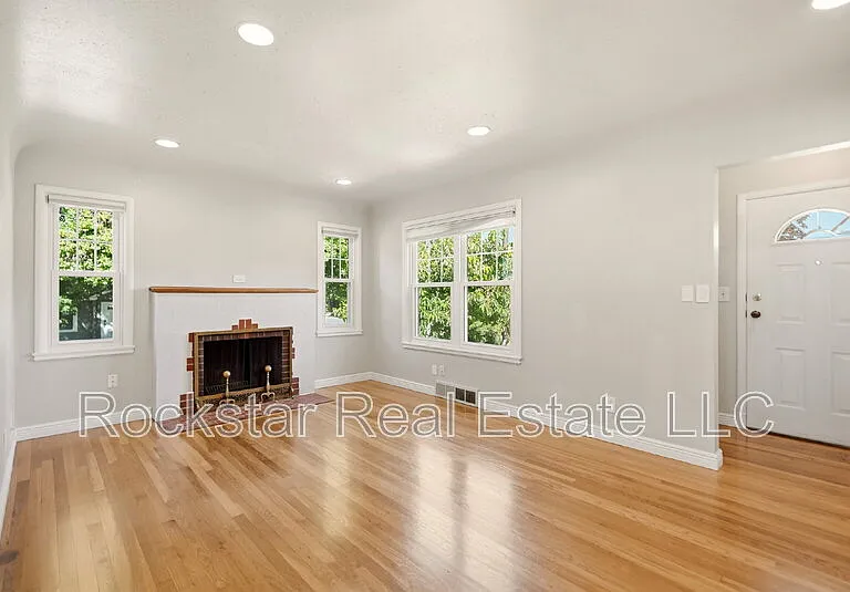 3027 W Cleveland Ave — Photo 3