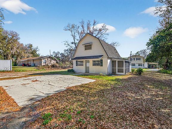 4th image of 902 Two Houses Ln