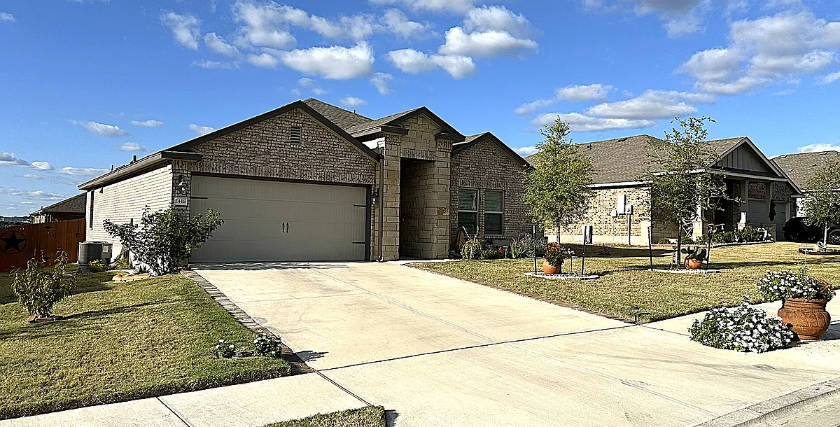 Building Photo - 2418 Corradino St