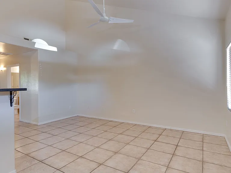 Bella Rosa Apartments — Photo 13