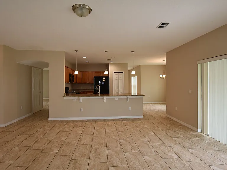 527 Bristol Cir — Photo 6