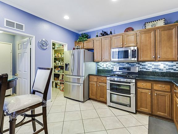 4th image of 6369 Avenida De Las Vistas Unit 3