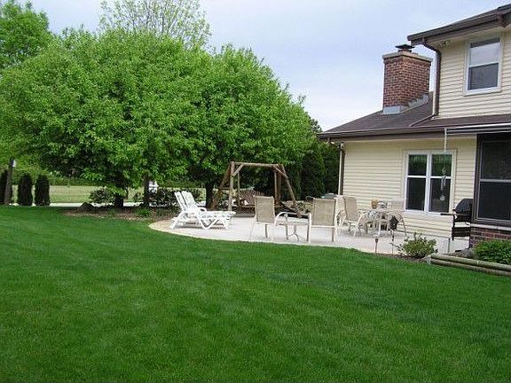 Back Patio w/ Pressed Concrete Border