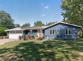 11901 River Hills Cir, Burnsville, MN 55337