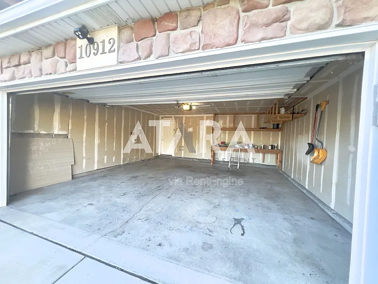 10912 S Poplar Brook Pl — Photo 40