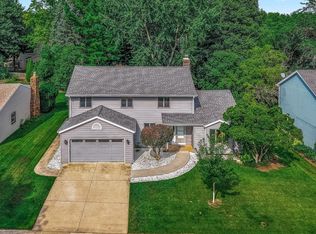 34 Cedar Gate Cir, Sugar Grove, IL 60554