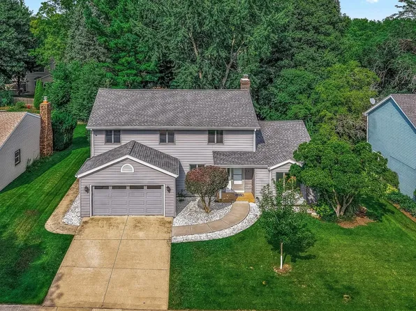 34 Cedar Gate Cir, Sugar Grove, IL 60554