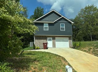 1412R Indian Ridge Rd, Johnson City, TN 37604