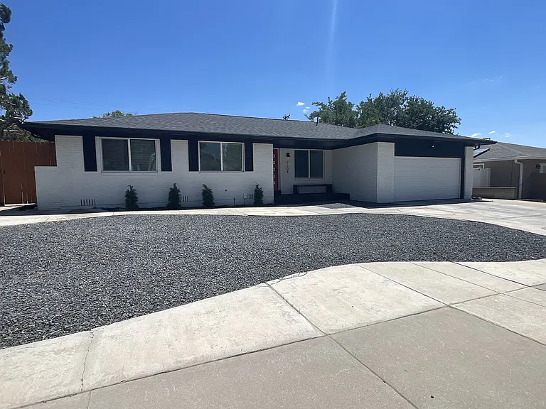 7604 Sierra Azul Ave NE — Photo 2