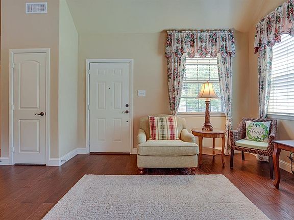 3rd image of 124 Cedar Ln