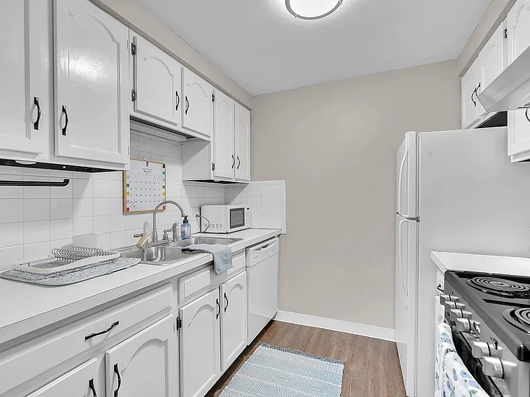 225 Charter Oaks Dr #3 — Photo 10