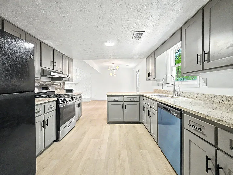 Whitfield Dr — Photo 6