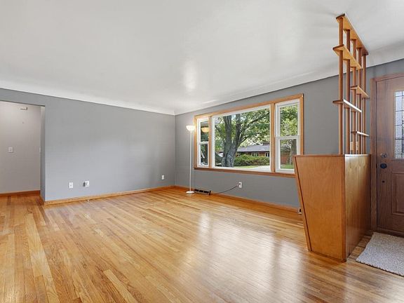 3rd image of 1016 Tower Ct