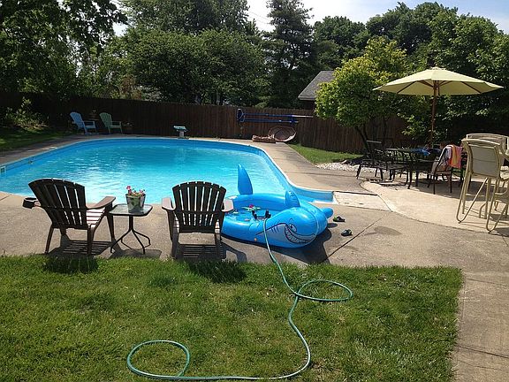 4th image of 7526 Elru Dr