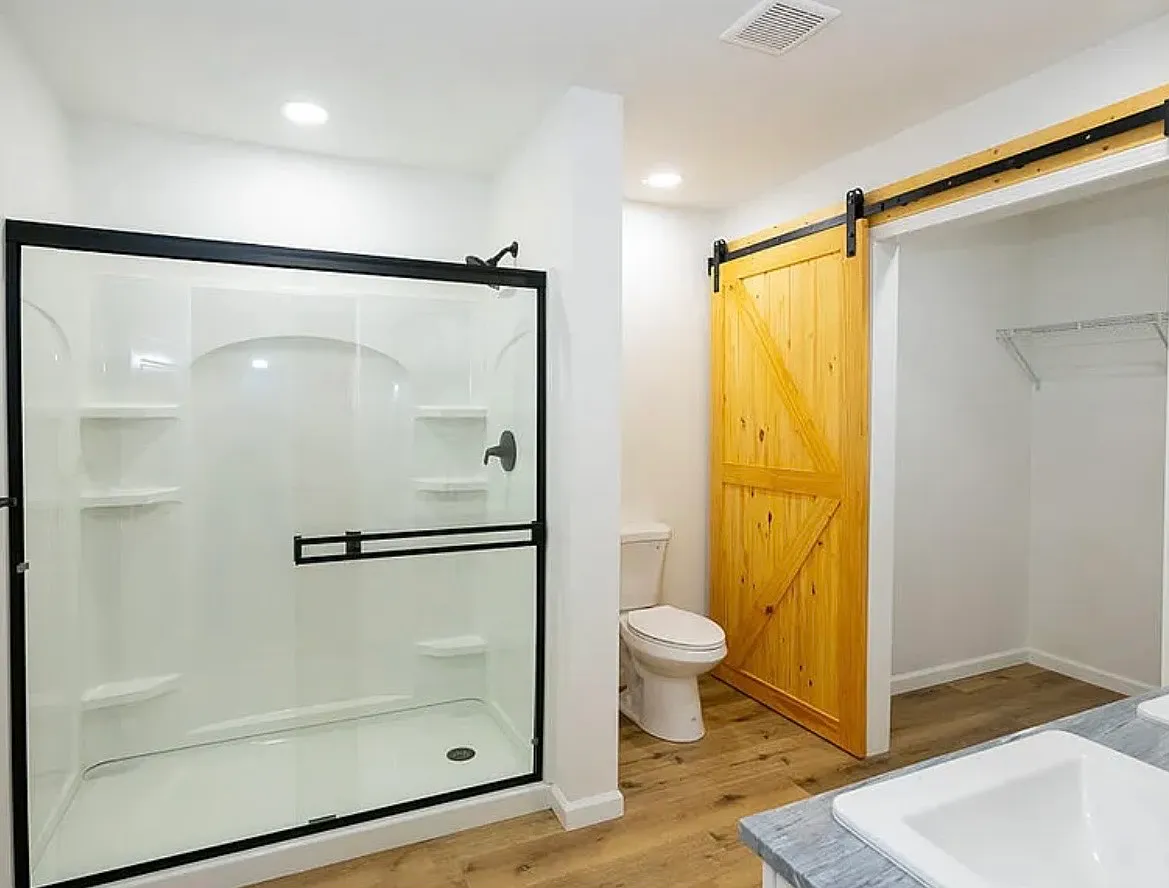 3 bed, 1600 sqft, $1,600 — Photo 4