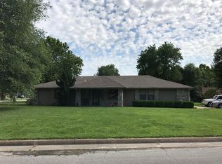 402 S Centennial Dr, Coffeyville, KS 67337