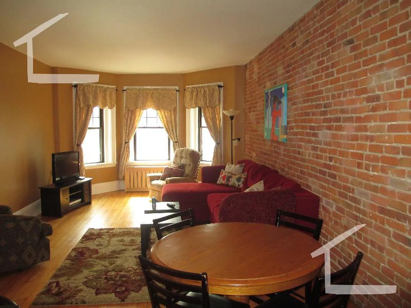 Unique BU Apartment. 'Meow-included' — Photo 1