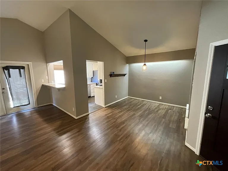 519 Rattan Dr — Photo 6