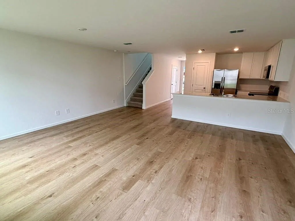 3 bed, 2.5 bath, 1386 sqft, $2,000 — Photo 4