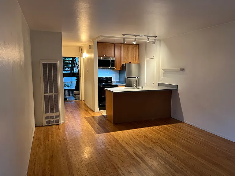 1223 Kearny St #2 — Photo 15