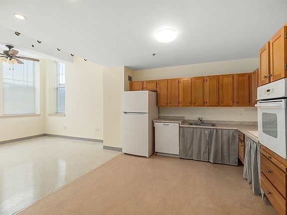 5th image of 24 Cobblestone Ln Unit 401