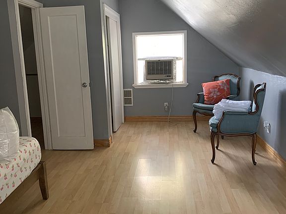 4th image of 1051 1/2 Rood Ave