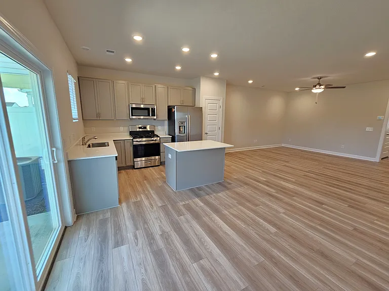 1522 Yellowwood Ct — Photo 18