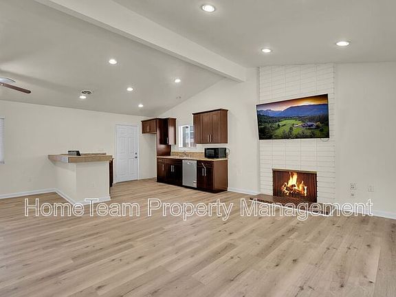 3rd image of 1114 N Ivy St N
