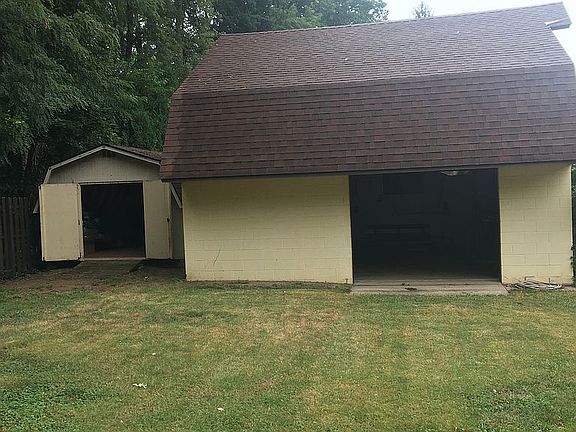5th image of 7446 Sharonlee Dr