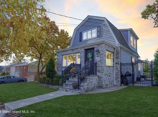 488 Foster Rd, Staten Island, NY 10309