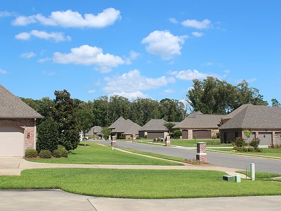 3rd image of 101 Versailles Blvd