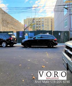 2342 31st Dr, Astoria, NY, 11106