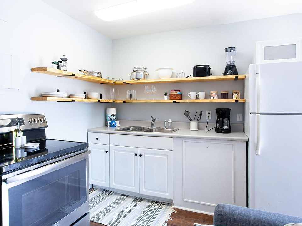 Well stocked kitchen (dishware, pots/pans, coffee pot, and more)