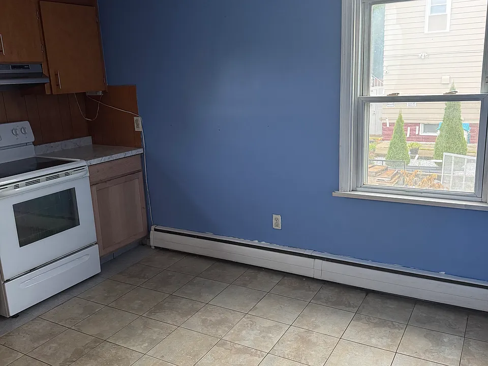 95 Old Oak Ave #2