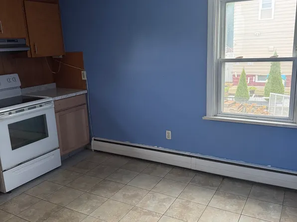 95 Old Oak Ave #2, Cranston, RI 02920