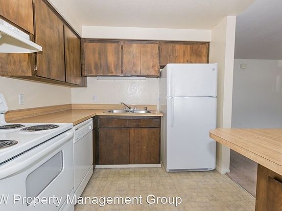 5th image of 3823 Hoyt Ave APT 2