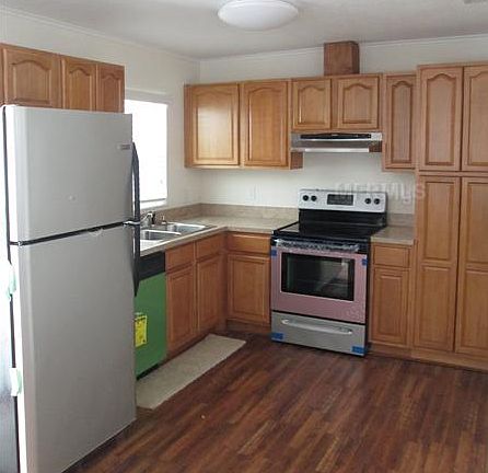 4th image of 815 W 5th St