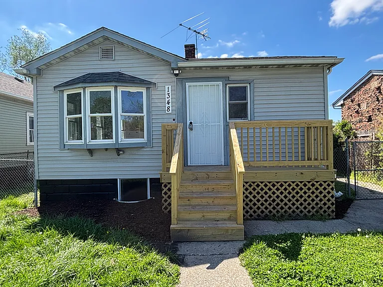 1348 Waite St — Photo 1