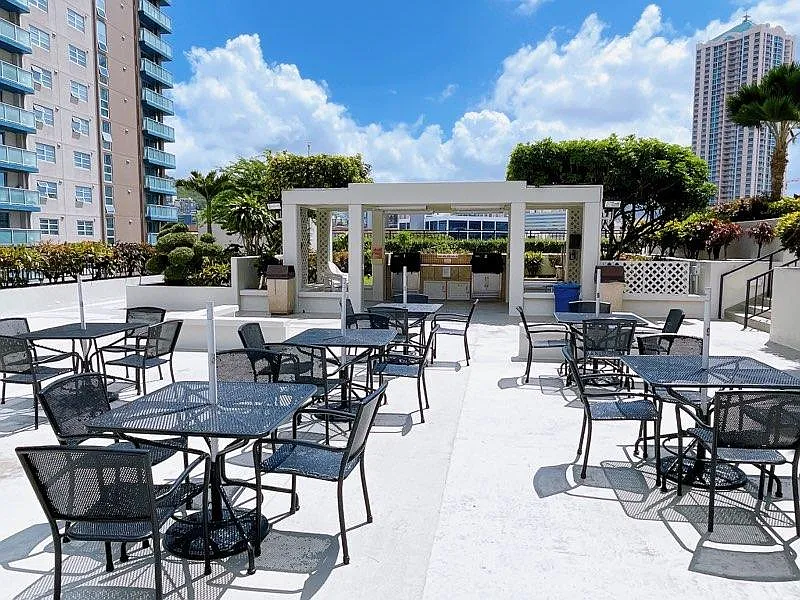 1 bed, 584 sqft, $2,750 — Photo 3