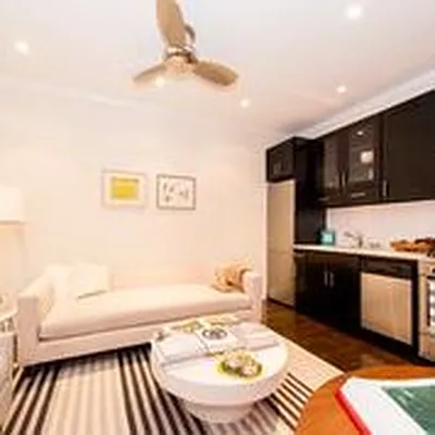 Rented by Francine Realty | media 10