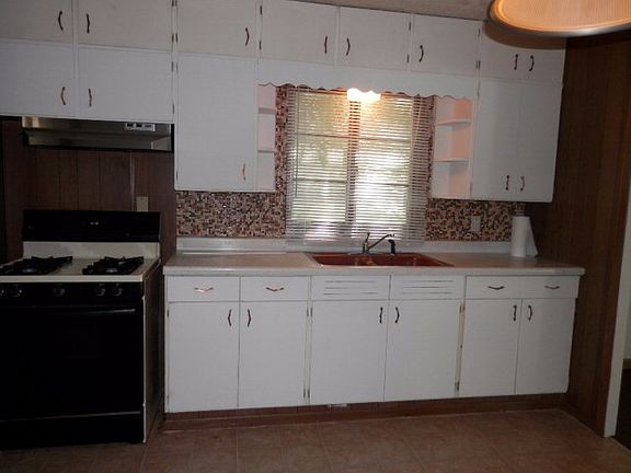 2nd image of 1003 W Voorhees St