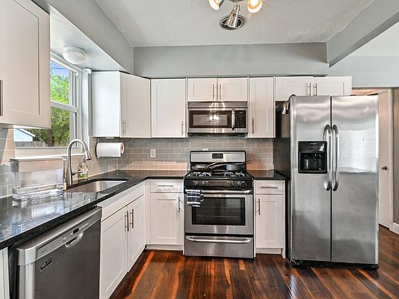 4th image of 222 Columbia Drive