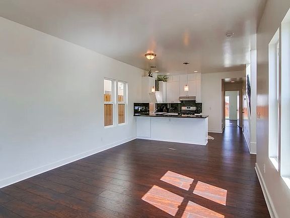 4th image of 3246 Newton Ave