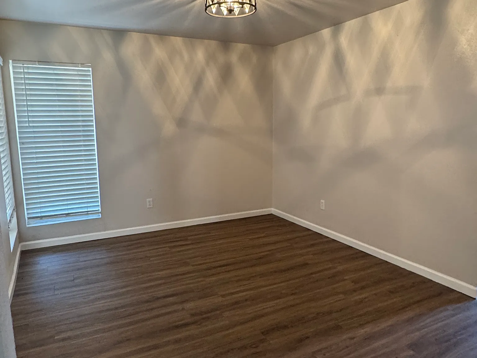 4 bed, 2615 sqft, $2,400 — Photo 2