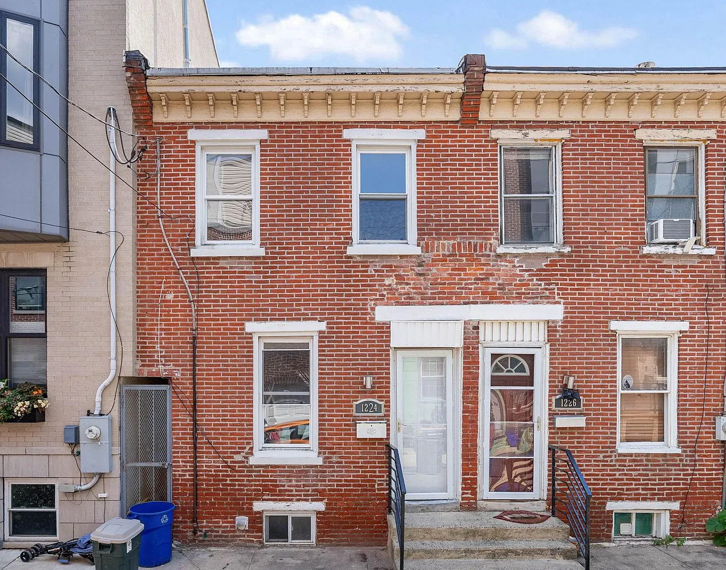 2 bed, 884 sqft, $2,000 — Photo 1