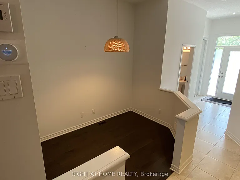 1119 Tischart Cres — Photo 4