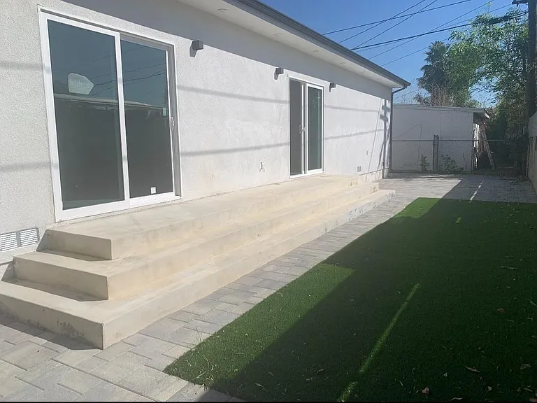 13532 Hamlin St — Photo 5